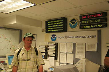 Visite au Pacific Tsunami Warning Center, Hawaii